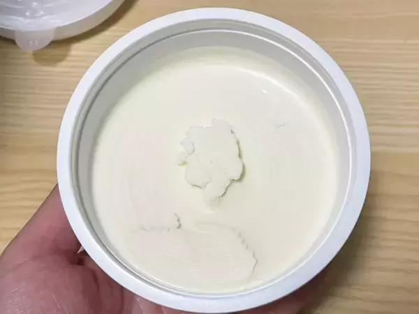 いつものトーストに塗るだけ！　真っ白なクリームが「カリカリ食感」「チーズケーキの味！」