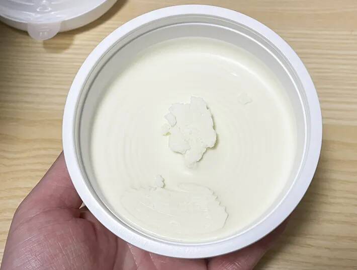 いつものトーストに塗るだけ！　真っ白なクリームが「カリカリ食感」「チーズケーキの味！」