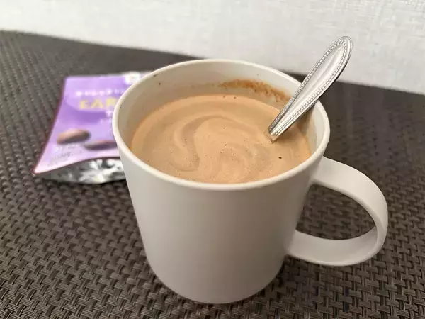 牛乳に入れて混ぜるだけ！　簡単『ホットチョコレート』が「信じられない美味しさ」【セブン】