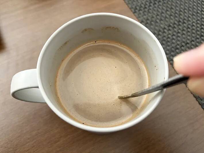 牛乳に入れて混ぜるだけ！　簡単『ホットチョコレート』が「信じられない美味しさ」【セブン】