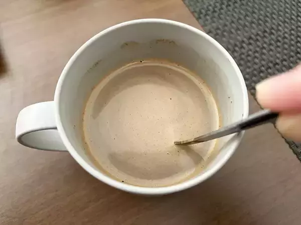 「牛乳に入れて混ぜるだけ！　簡単『ホットチョコレート』が「信じられない美味しさ」【セブン】」の画像