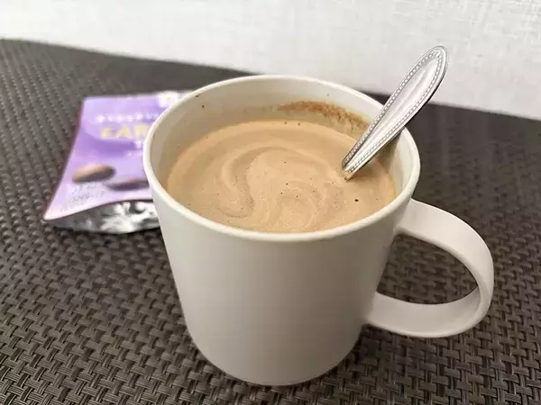 「牛乳に入れて混ぜるだけ！　簡単『ホットチョコレート』が「信じられない美味しさ」【セブン】」の画像