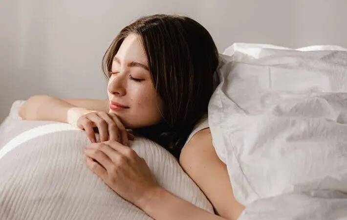 夏場の枕カバー、週に何回くらい洗うのがいい？　洗濯研究家の答えは…