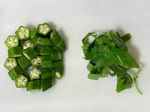 夏の味噌汁は『水』で作る！　10分で作れる簡単レシピに「さっぱり食べられる」「するするっと食べられる」