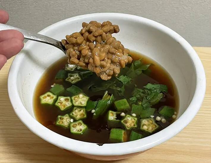 夏の味噌汁は『水』で作る！　10分で作れる簡単レシピに「さっぱり食べられる」「するするっと食べられる」