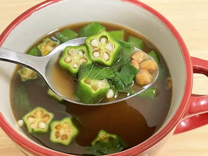 夏の味噌汁は『水』で作る！　10分で作れる簡単レシピに「さっぱり食べられる」「するするっと食べられる」