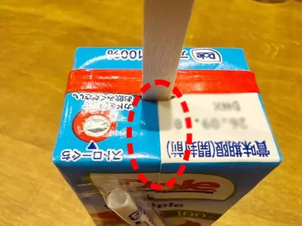 「子供「アイス作って！」　紙パックジュースに棒を挿して冷凍庫に入れた結果…」の画像