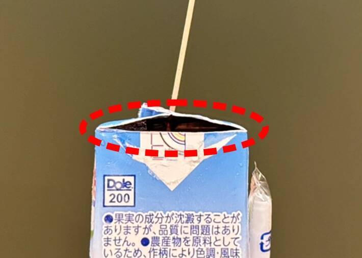 子供「アイス作って！」　紙パックジュースに棒を挿して冷凍庫に入れた結果…