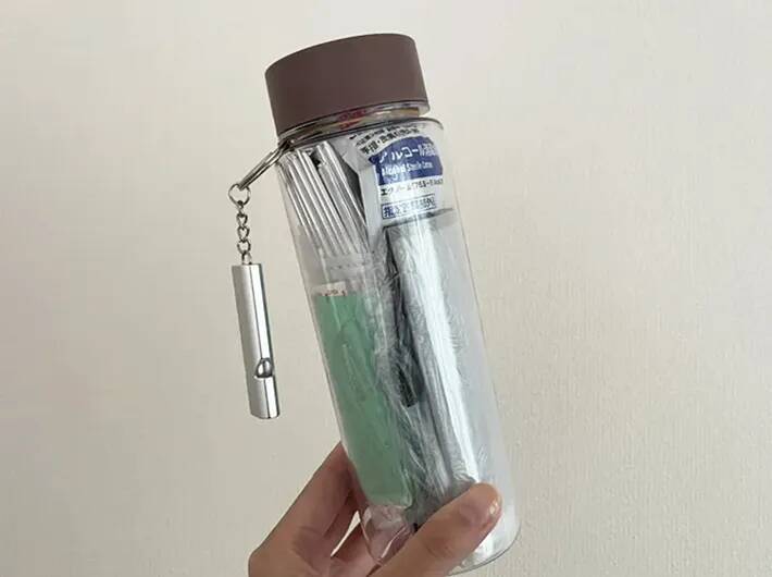 ダイソーの『ドリンクボトル』に入れたのは？　警視庁のアイディアを実際にやってみた