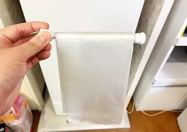 「「使い道が少なそう」は誤解！　100均の『短いつっぱり棒』の思わぬ活用法に「頼もしすぎる」」の画像