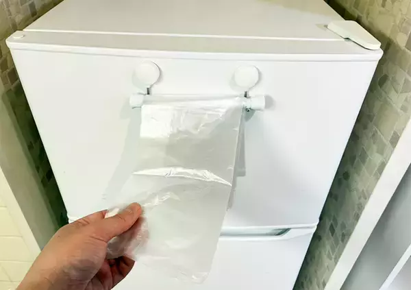 「「使い道が少なそう」は誤解！　100均の『短いつっぱり棒』の思わぬ活用法に「頼もしすぎる」」の画像