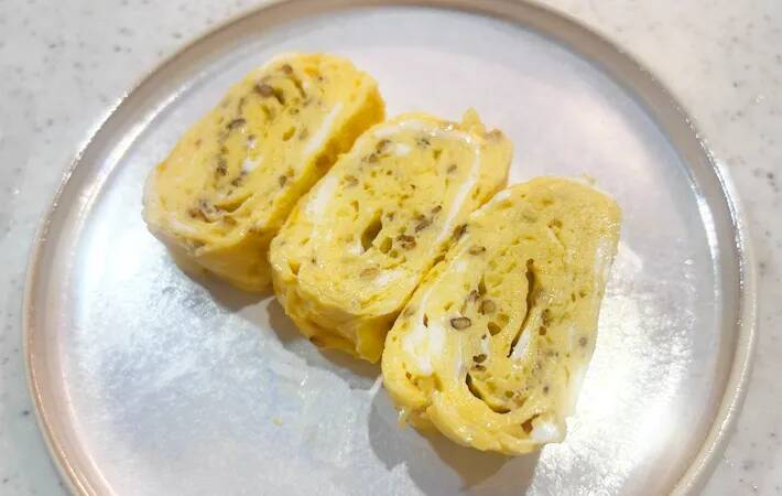「なに入れたの？」と家族がざわつく玉子焼き　プチプチ食感の正体は…【卵レシピ】