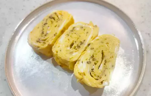 「「なに入れたの？」と家族がざわつく玉子焼き　プチプチ食感の正体は…【卵レシピ】」の画像