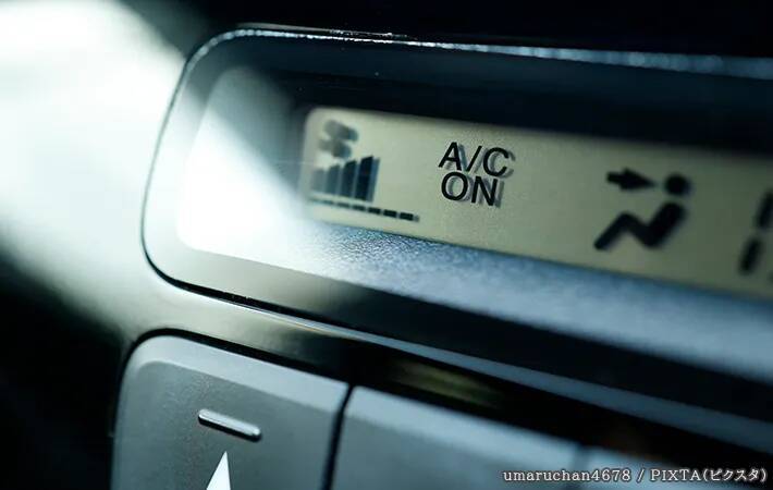 カーエアコンの謎のスイッチ『A/Cボタン』ってなに？　意外と知らない使い道とは…