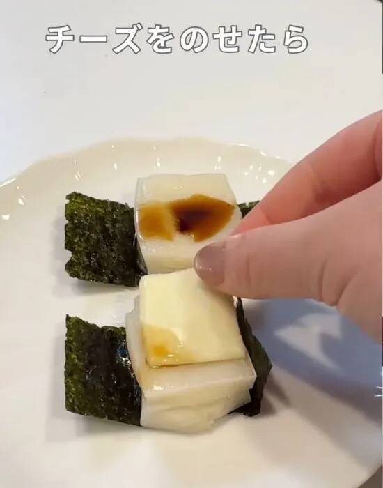 餅に『あずきアイス』をかけてみて！　完成した一品に「秒でなくなる」「極上」