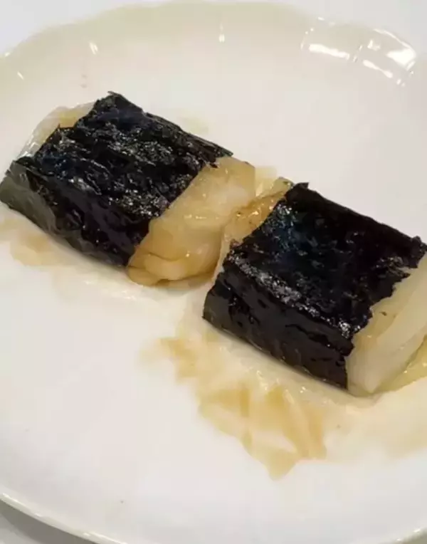 「餅に『あずきアイス』をかけてみて！　完成した一品に「秒でなくなる」「極上」」の画像