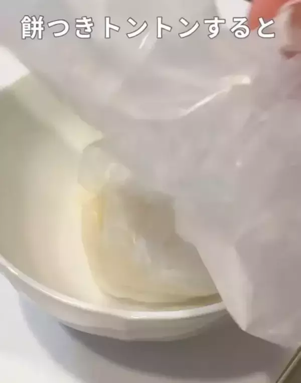 「餅に『あずきアイス』をかけてみて！　完成した一品に「秒でなくなる」「極上」」の画像