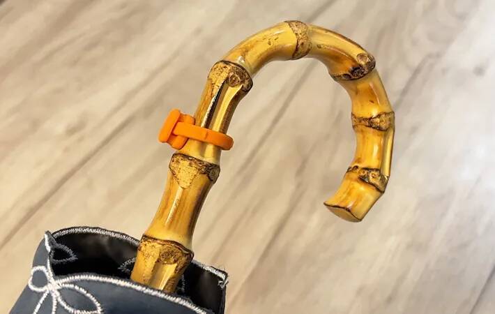 無印良品“オレンジ”シリコンバンド、夏はこう使う！　便利な活用法3選