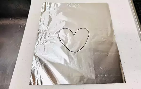 「いつものトーストがアルミホイルで大変身！　食パンをかわいく仕上げるコツに「これなら簡単！」」の画像
