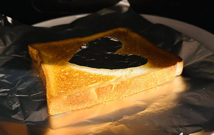 いつものトーストがアルミホイルで大変身！　食パンをかわいく仕上げるコツに「これなら簡単！」