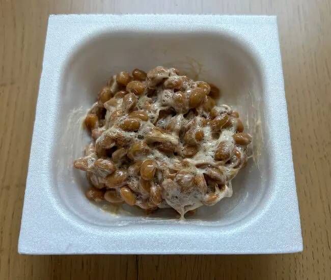 納豆のタレ、入れるのは混ぜる前と後どっち？　実は劇的においしくなるのは…