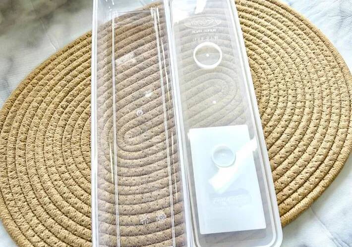 【ダイソー】100円パスタケースが優秀！　キッチンが片づく活用法に「すっきり収まった」「中身が見える」