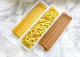 「【ダイソー】100円パスタケースが優秀！　キッチンが片づく活用法に「すっきり収まった」「中身が見える」」の画像6