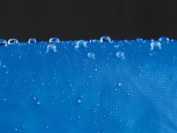 撥水と防水、何が違う？　2つの素材の疑問をメーカーに聞いた