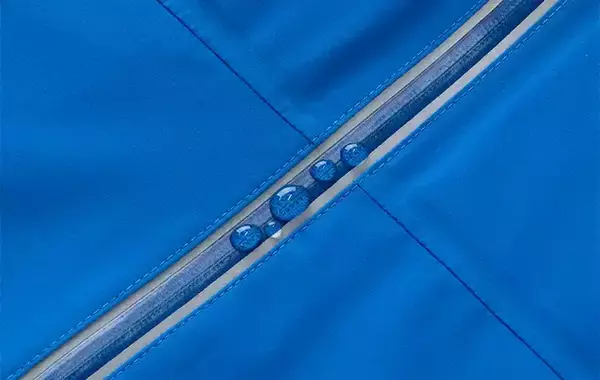「撥水と防水、何が違う？　2つの素材の疑問をメーカーに聞いた」の画像