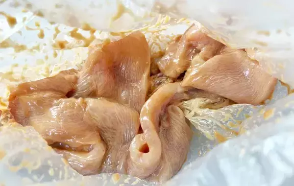 「2人分があっという間になくなる！　ブロッコリーと鶏むね肉をレンチンしたら…？」の画像