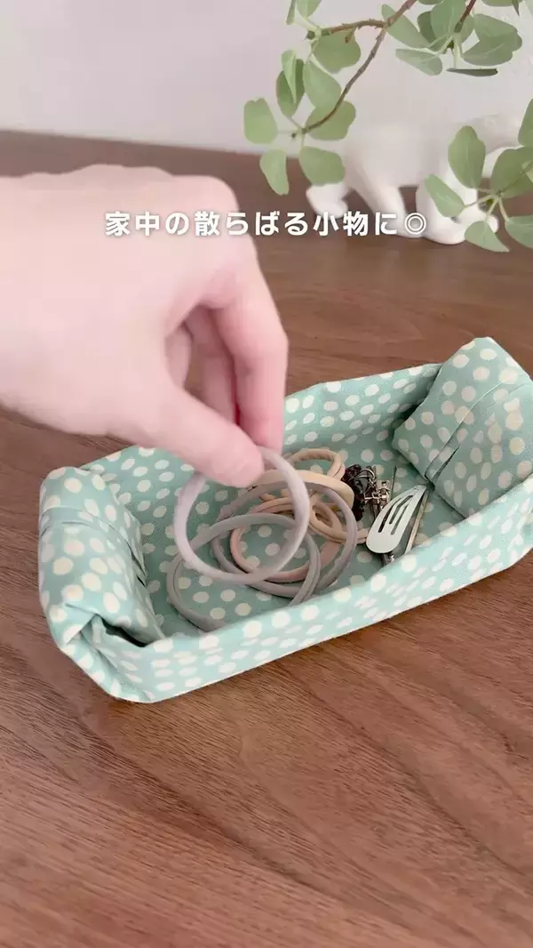 「1枚の手ぬぐいを折るだけで？　30秒で小物収納に使える『バスケット』が作れた【簡単手順】」の画像