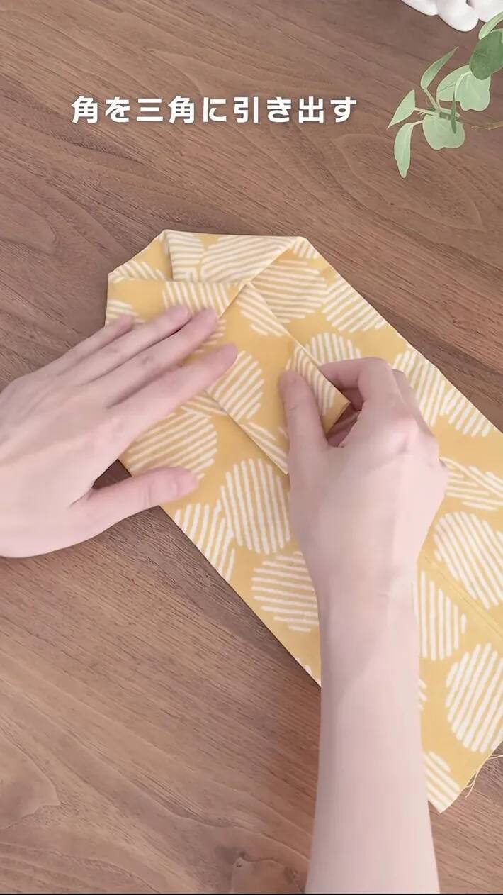 1枚の手ぬぐいを折るだけで？　30秒で小物収納に使える『バスケット』が作れた【簡単手順】