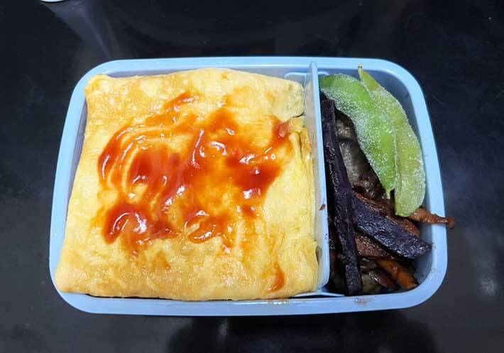 オムライスの隣に入れた『おかず』が…　小３息子「地獄みたいだね」