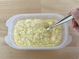 「【電子レンジでOK】タッパーに豆腐・卵・キャベツを入れたら…　できた一品に「リピ確！」」の画像2