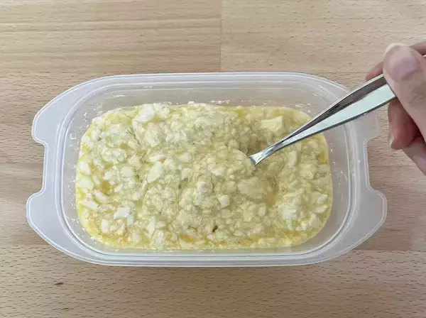 「【電子レンジでOK】タッパーに豆腐・卵・キャベツを入れたら…　できた一品に「リピ確！」」の画像