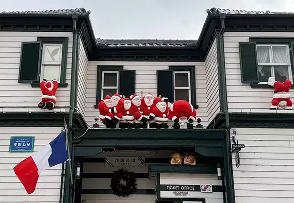 「冬の風物詩の『世相サンタ』　満場一致で決まった2025年のモチーフが…」の画像