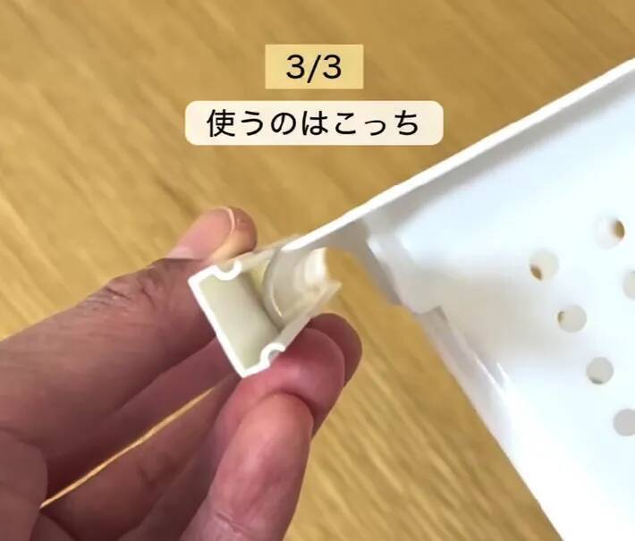 配線カバーを短く切って、リモコンに貼ると…？　意外な活用術3選に「天才」「真似します」