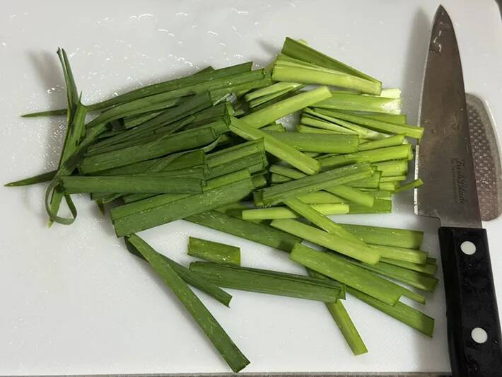 「安くてスタミナつくのは助かる！」　加藤綾菜が紹介した『ニラ』レシピに好評の声