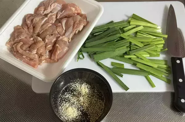 「「安くてスタミナつくのは助かる！」　加藤綾菜が紹介した『ニラ』レシピに好評の声」の画像