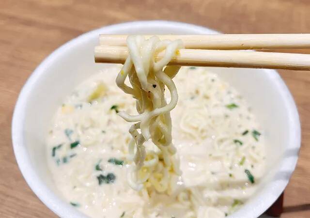 『サッポロ一番』にお湯を入れずに…　30代会社員が作った『激ウマ塩らーめん』が？