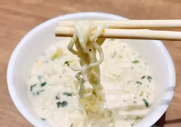 「『サッポロ一番』にお湯を入れずに…　30代会社員が作った『激ウマ塩らーめん』が？」の画像