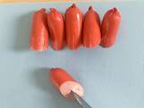 「ハロウィン弁当におすすめ！　赤ウインナーで作る『おばけウインナー』がかわいすぎる」の画像1