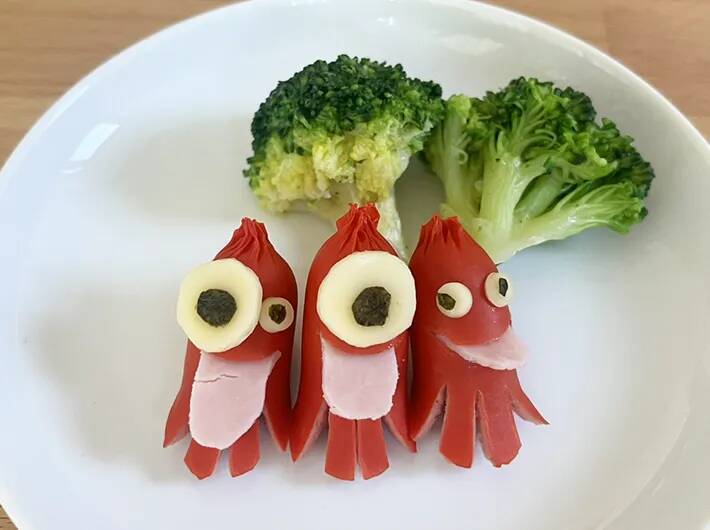 ハロウィン弁当におすすめ！　赤ウインナーで作る『おばけウインナー』がかわいすぎる