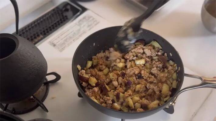 ギャル曽根がひき肉を料理するとこうなる！　子供たちからも人気のひき肉レシピが…？