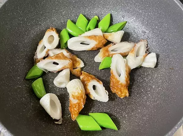 「冷蔵庫に眠っている『紅ショウガ』が大活躍　マヨネーズで炒めてみると…「見た目がきれい」「さわやかな辛味」」の画像