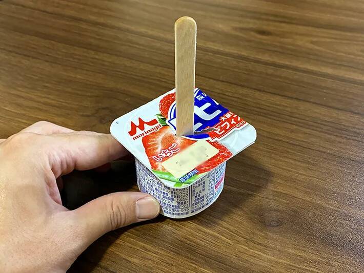 ヨーグルトにアイス棒1本をブスッ！　冷凍庫に入れるだけで、絶品スイーツが作れる