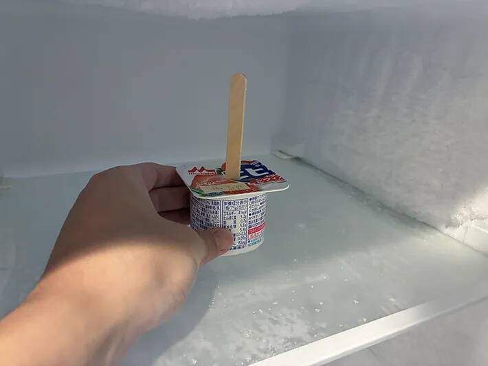 ヨーグルトにアイス棒1本をブスッ！　冷凍庫に入れるだけで、絶品スイーツが作れる