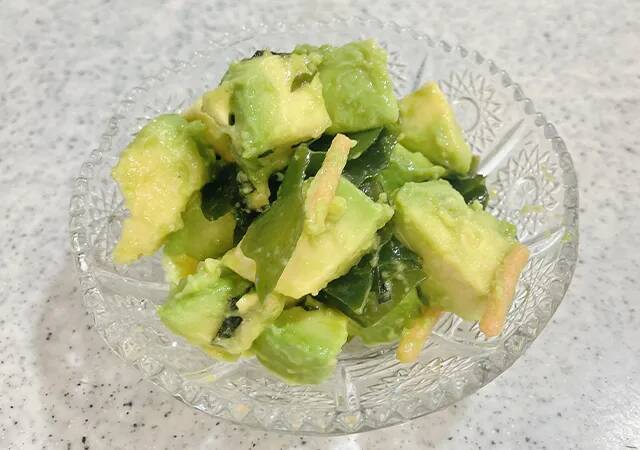 【簡単レシピ】アボカド×お茶づけ海苔が“ご飯泥棒”に！　5分で作れる新感覚おかず