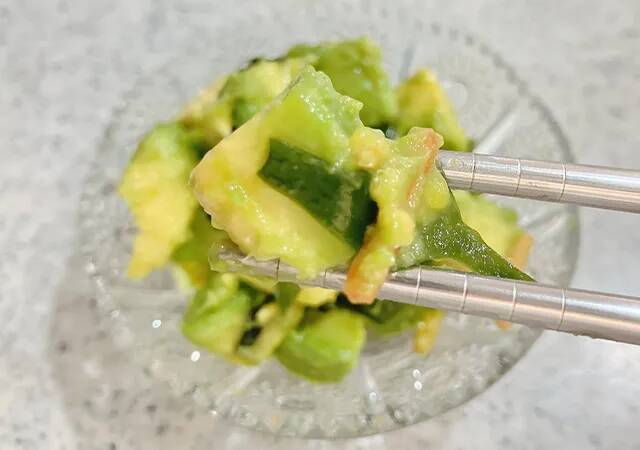【簡単レシピ】アボカド×お茶づけ海苔が“ご飯泥棒”に！　5分で作れる新感覚おかず