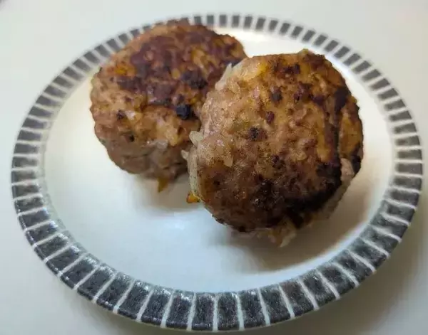 「「いつもと違う！」　家族が絶賛したハンバーグの正体に「まさか」「その発想はなかった」」の画像